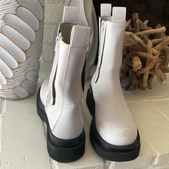 Shoes - Picture 4 of 4